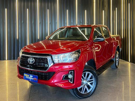 TOYOTA HILUX 2.8 SR 4X4 CD 16V DIESEL 4P AUTOMÁTICO TOYOTA HILUX 2.8 SR 4X4 CD 16V DIESEL 4P AUTOMÁTICO